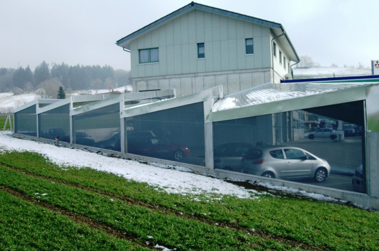 Filet en rouleau avec accessoires de fixation pour une ventilation permanente